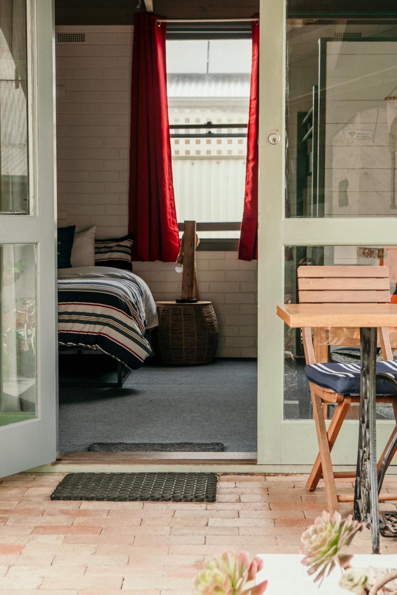 Auberge de jeunesse The Wandering Whale Port Fairy Extérieur photo