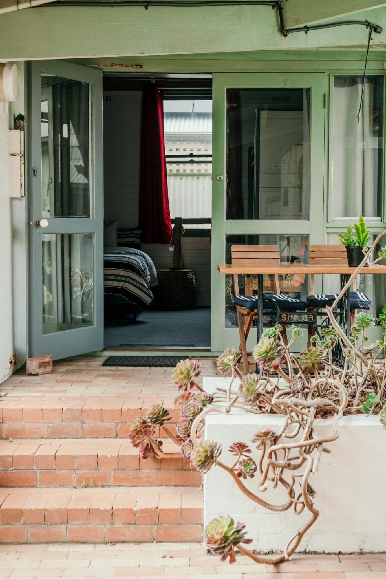 Auberge de jeunesse The Wandering Whale Port Fairy Extérieur photo