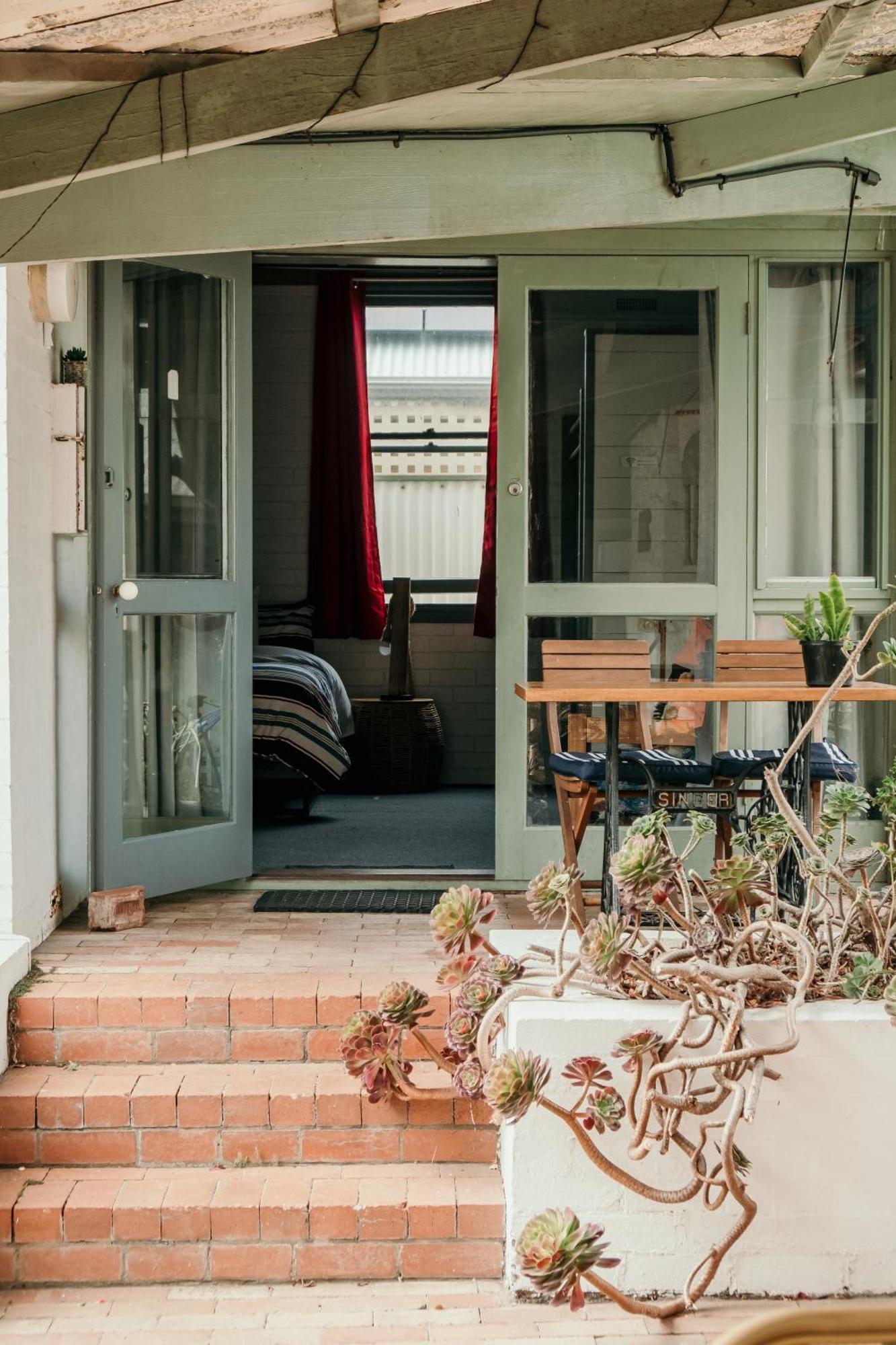 Auberge de jeunesse The Wandering Whale Port Fairy Extérieur photo