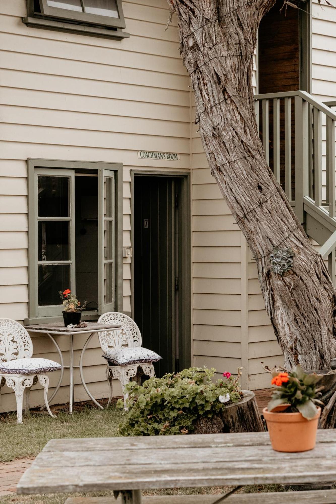 Auberge de jeunesse The Wandering Whale Port Fairy Extérieur photo