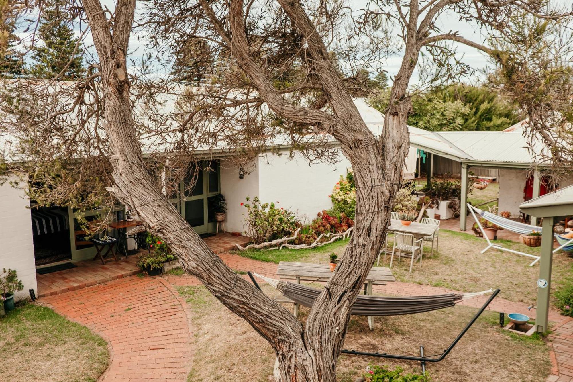Auberge de jeunesse The Wandering Whale Port Fairy Extérieur photo